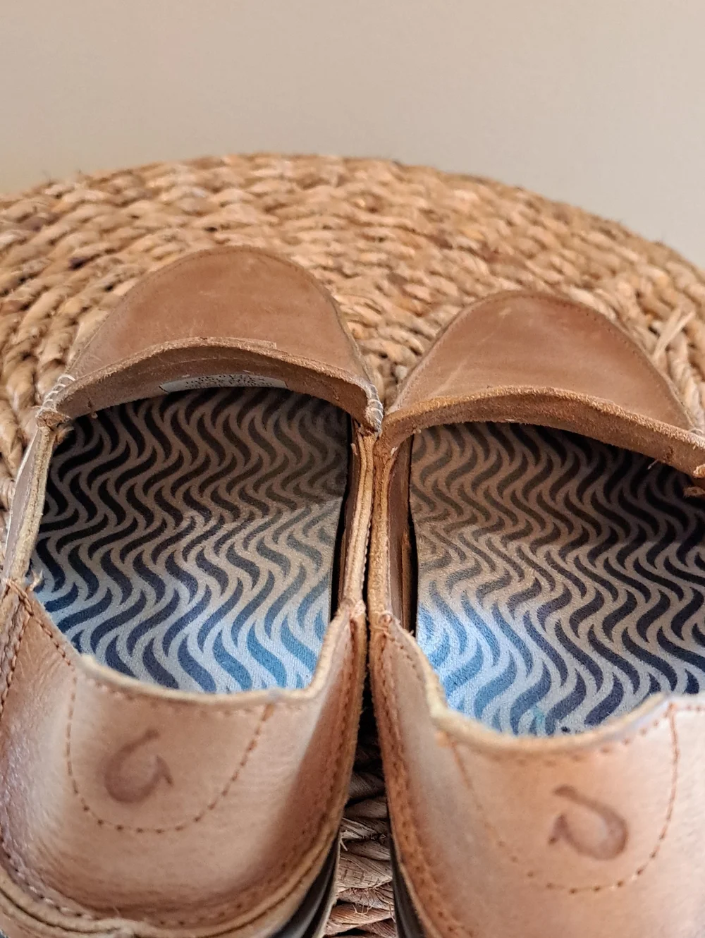 OluKai Mens Kakaha Tan/Brown Leather Slip-On Casual/Preppy Loafers 7/40
